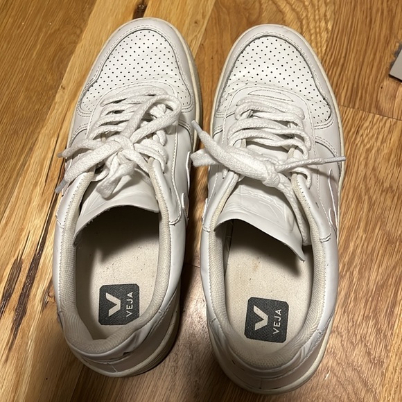 Veja V-10 Leather Extra White 39 - Picture 3 of 8